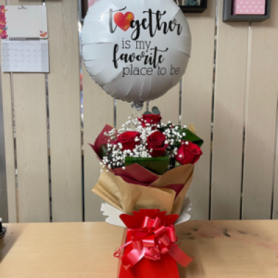 Valentines duo - 6 red rose aquapack with balloon - balloon will be a valentines florist Choice ballon , packaging may vary from picture 