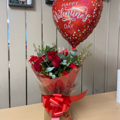 Valentines duo - 6 red roses and 6 red carnation aqua pack with a valentines balloon 