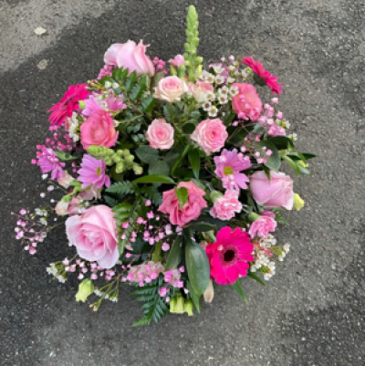 Florist choice - Posy in a dish - This post in a dish is made to the colours that the customer has chosen , the florist will choose the colours and flowers unless stated otherwise in the special requests box 