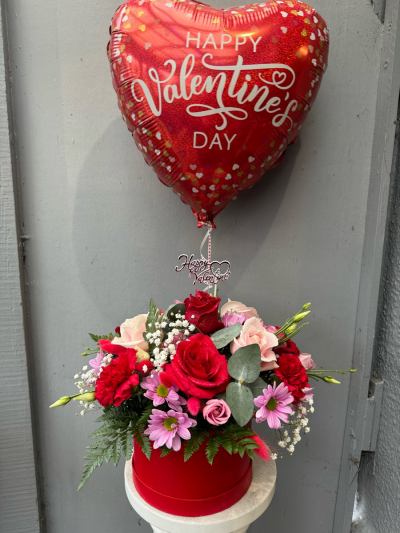 Looking for love hatbox - Valentines flowers
Red roses