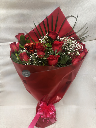 12 red rose bouquet - 12 red roses, with gypsophillia and foliage wrapped with cellophane gift wrap 
Price includes £5 delivery charge